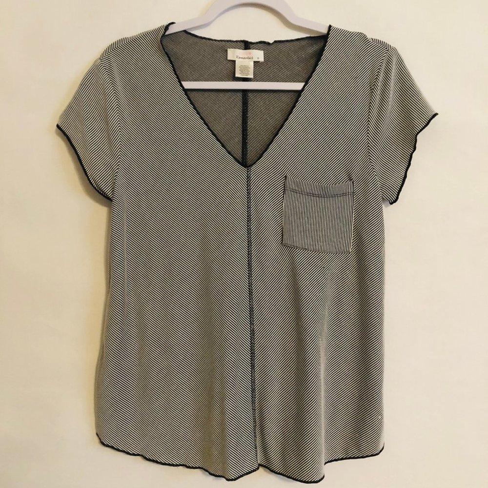 🎈 Black & White Striped Pocket V-Neck Tee! - Picture 2 of 4